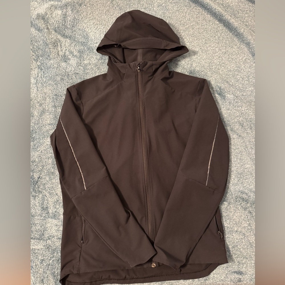 Lululemon Men’s Black light weight jacket